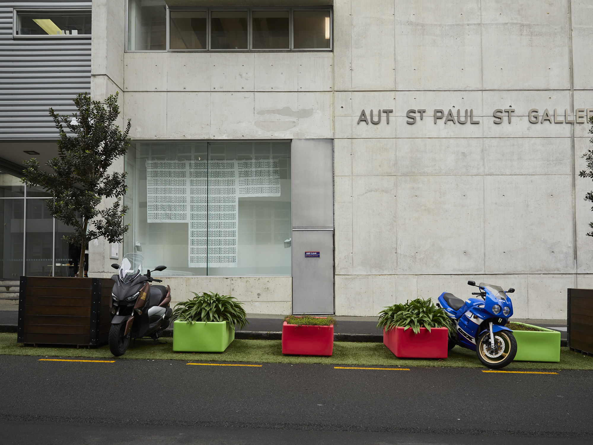 Sriwhana Spong Frontbox