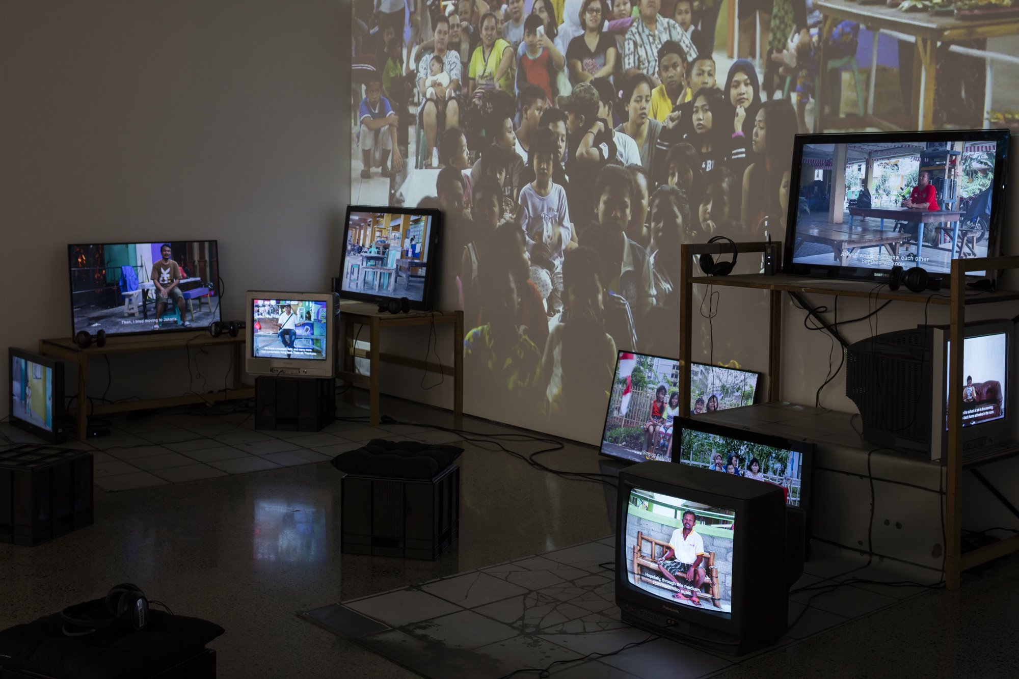 Dieneke Jansen, Marunda: Dwelling on the Stoep (2015) Video projection, duration 35:40 Nine videos on monitors, duration varies from 5:04 &ndash; 16:52